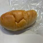 焼きたて食パン 一本堂 - 料理写真:塩バターパン１５０円。
 
北海道産のバターを使用しオーストラリア産の天日塩を使って仕上げた程よい塩味のパンです。