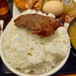 わ楽 - 牛中落ちカルビオンザライス！