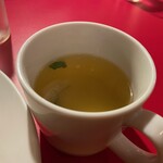 南海飯店 - やわらかい焼ソバのスープ