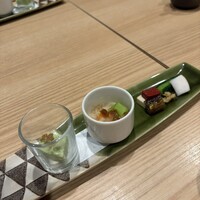 魚菜 由良 2号店 - ＊酒盗のマスカルポーネ
                      ＊クラゲの胡麻酢和え
                      ＊燻製子持ちししゃも、赤蒟蒻、胡瓜、蕪など