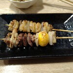 焼き鳥 でん - もつ　皮