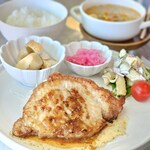 珈琲ゴッホ - カジュアルランチ(￥950)の取り扱いは(月)(水)(金)
メニューは日替わりです