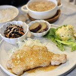 珈琲ゴッホ - カジュアルランチ(￥950)の取り扱いは(月)(水)(金)
メニューは日替わりです