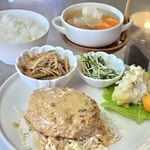 珈琲ゴッホ - カジュアルランチ(￥950)の取り扱いは(月)(水)(金)
メニューは日替わりです