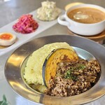 珈琲ゴッホ - カジュアルランチ(￥950)の取り扱いは(月)(水)(金)
メニューは日替わりです