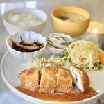 珈琲ゴッホ - カジュアルランチ(￥950)の取り扱いは(月)(水)(金)
メニューは日替わりです