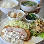 珈琲ゴッホ - カジュアルランチ(￥950)の取り扱いは(月)(水)(金)
メニューは日替わりです