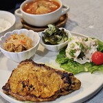 珈琲ゴッホ - カジュアルランチ(￥950)の取り扱いは(月)(水)(金)
メニューは日替わりです