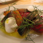 オステリア オージオ ソット - 鯖の燻製とパプリカのマリネ