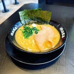 横浜家系ラーメン 有楽家 - ラーメン　830円