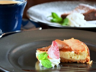 御馳走オムライス館 ネコ目 - ちょっぴりレモン味のクリームチーズケーキ