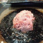 花より、ハンバーグ。 - 鉄板で焼くA5黒毛和牛ハンバーグ