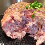 花より、ハンバーグ。 - A5黒毛和牛ハンバーグの挽肉 断面