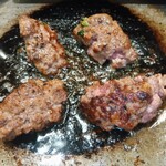 花より、ハンバーグ。 - 鉄板で焼くA5黒毛和牛ハンバーグ