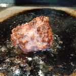 花より、ハンバーグ。 - 鉄板で焼くA5黒毛和牛ハンバーグ
