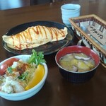 cafe茶和 - 料理写真:オムライス (サラダ・お味噌汁付き)  900円