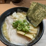 麺じや - 濃厚豚骨（大盛）全景