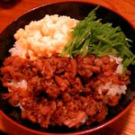三色たこそぼろ丼