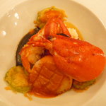 綱町三井倶楽部 - オマールエビと帆立貝のポワレニョッキを添えて