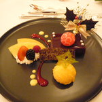 綱町三井倶楽部 - クリスマスデザートの盛り合わせ