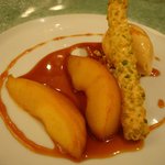 レストラン・パッション - 洋ナシのキャラメルソース　キャラメルのアイス(正式名称は不明)。