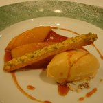 レストラン・パッション - 洋ナシのキャラメルソース　キャラメルのアイス(正式名称は不明)。