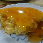 かたおか食堂 - 蟹玉を取り分けて