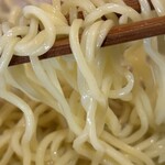 ラーメン山 - 加水高めのツルシコ麺