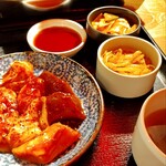 ホルモン十条タンセイ - ホルモンと具材