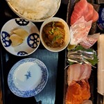 魚笑 - 刺身定食ごはん大盛