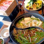 しゃぶ葉 - ２仕切り鍋！4仕切りもあります！