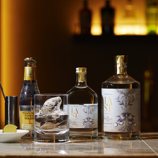 厳選の紅茶やホテル限定のオリジナルジンなど豊富なドリンク