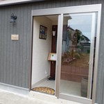 ネセシテ - 入口