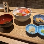 立ち食い海鮮丼 みこ食堂 - 