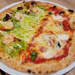 北海道イタリアン ミア・ボッカ 新宿高島屋店 - ｢ぷりぷり海老たっぷりのピッツァジェノベーゼ｣と｢北海道マルゲリータ｣のハーフ&ハーフ