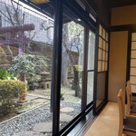 本むら庵 - 店内から見たお庭