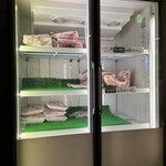 焼肉ダイニングなんべんでん - 店内の冷蔵庫