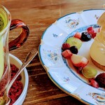 コシュカトルテ - ホワイトチョコムースとスワンのケーキ