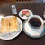 ツェーンコーヒー - 料理写真:ブルーマウンテンとハムトーストミミなし　ピスケット