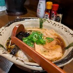 昼ラーメン夜ちゃんこ酒場 紅丸 - アングル変えてパシャッ！