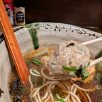 昼ラーメン夜ちゃんこ酒場 紅丸 - 今回の立役者は鶏つくね団子
感動しました人生初めての逸品
Juicyな鶏肉の旨味と粗い軟骨の食感
このためだけでも来たくなる絶品