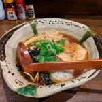 昼ラーメン夜ちゃんこ酒場 紅丸 - 『中華そば 王道の黒醤油』(¥850-税込)　来ました