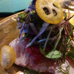 O2 - 湯引きした鰤とハーブのサラダ仕立て