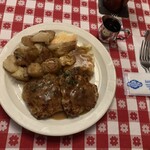 Troubadour - ブランチメニューからソーセージハッシュ&ビスケット