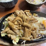仔馬ドライブイン - ホルモン定食