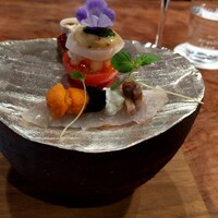 新門前 米村 - 蕎麦粉ブリオッシュのカナッペ、トマトのファルシー、平目のカルパッチョ