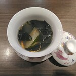 松石 - つぶ貝とかぶと若布のスープ:　かぶの甘さとつぶ貝の旨味を若布が吸う、絶妙なコンビネーション。