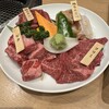 焼肉ふるさと - 焼肉塩もの。部位紹介がされてて嬉しい。中央はたっぷり目のわさびが添えられてます。