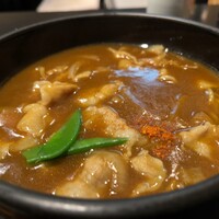 日本橋 やぶ久 - 絹さやがアクセント。メニューの写真ほぼそのまま。どころか、実物の方が肉だくで豪華。