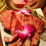 焼肉うしごろ - 黒タン厚切り　ハラミ　極厚ヒレ